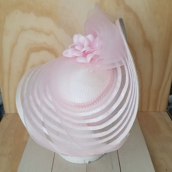 Elegant Pink/White Statement Hat - Picture 4 of 7